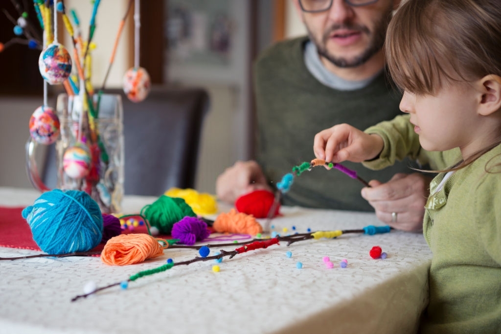 122 - Latest Fashion & Lifestyle Trends How To Make Yarn Pom-Poms