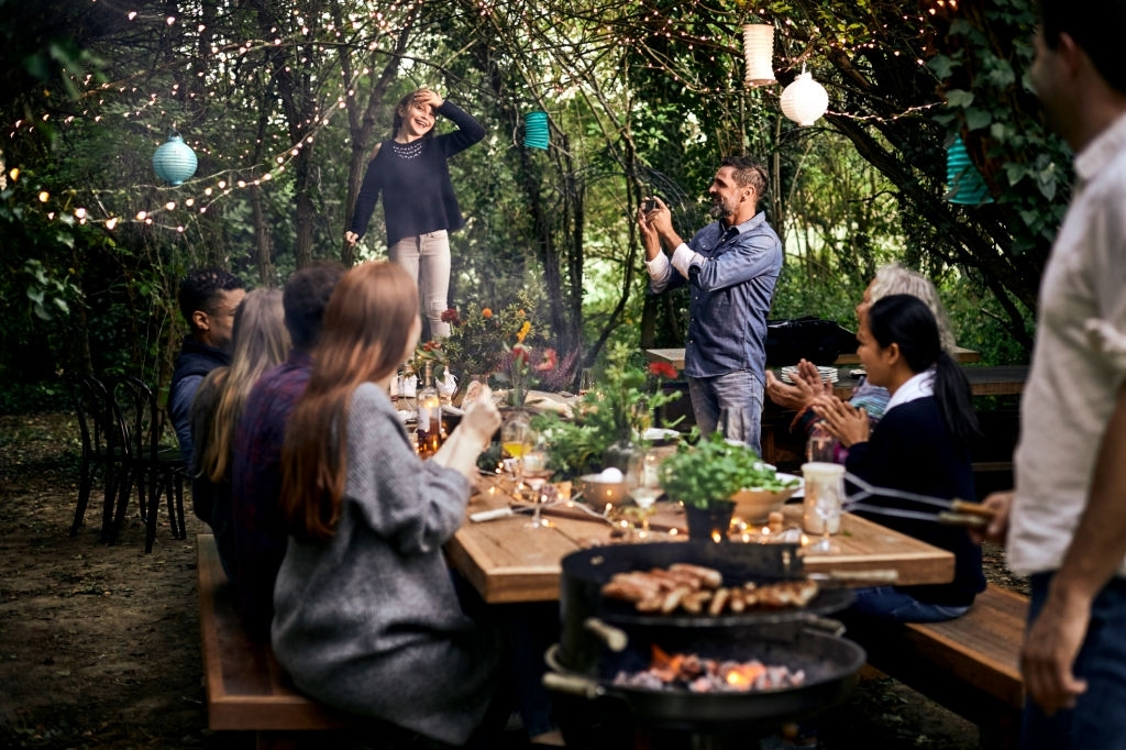 137 - Latest Fashion & Lifestyle Trends How To Throw An Outdoor Party