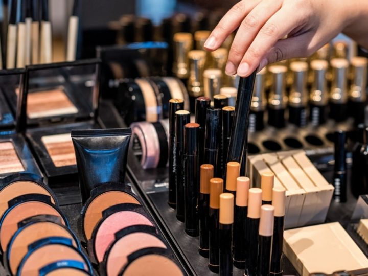Money-Saving Hacks for Shopping Makeup Online