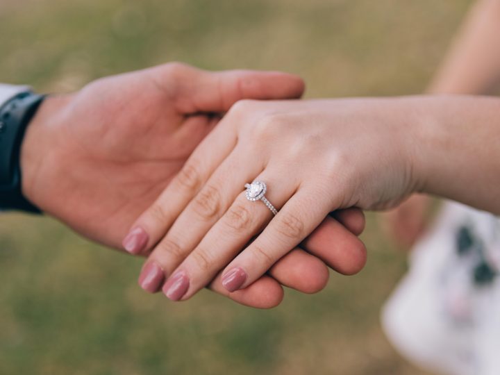 Best Engagement Gifts For Couples