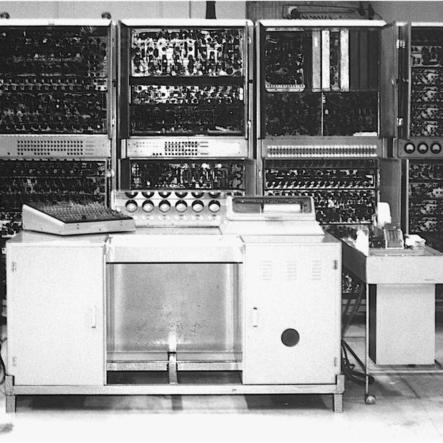 CSIRAC-on-display-for-its-50th-birthday-celebrations-in-Museum-Victoria-The-hooter_Q640 - Latest Fashion & Lifestyle Trends Generation of computer