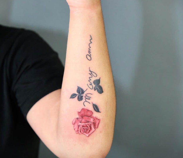 20+ PRETTY ROSES WITH NAMES TATTOO THAT’LL BLOW YOUR MIND